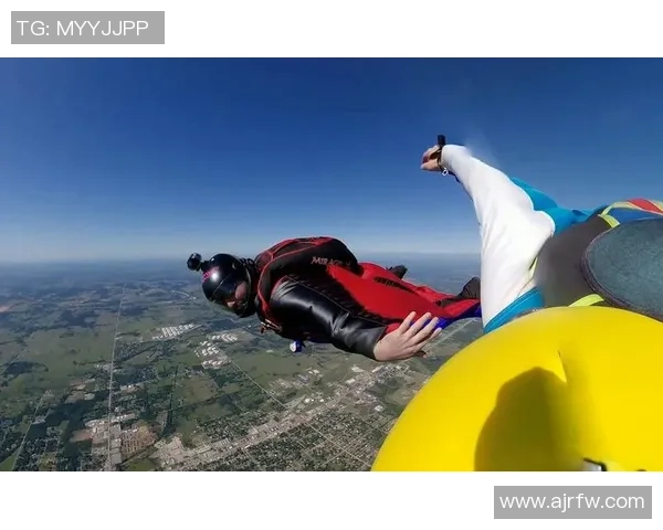 极限国度的激情赛事探秘自行车滑雪翼装飞行的极限挑战 极限国度的激情赛事探秘自行车滑雪翼装飞行的极限挑战